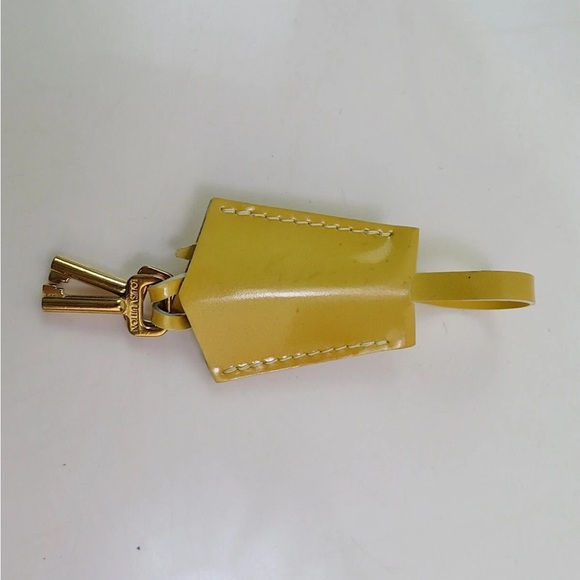 Louis Vuitton Yellow Handbag - Picture 14 of 15